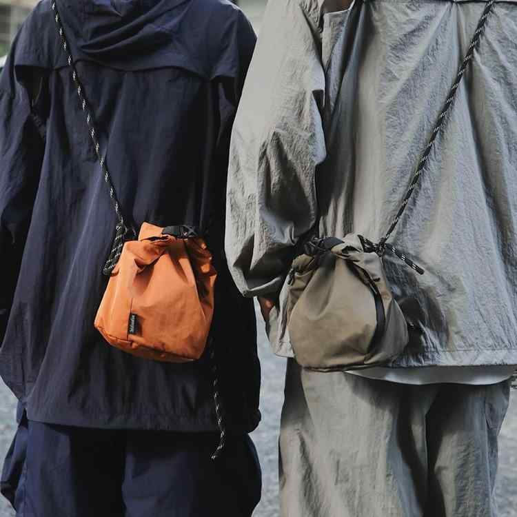 ショルダーバッグ レディース メンズ 兼用 ナイロン 超軽量 スポーツ 普段使い 斜めがけ 鞄 カバン 肩..