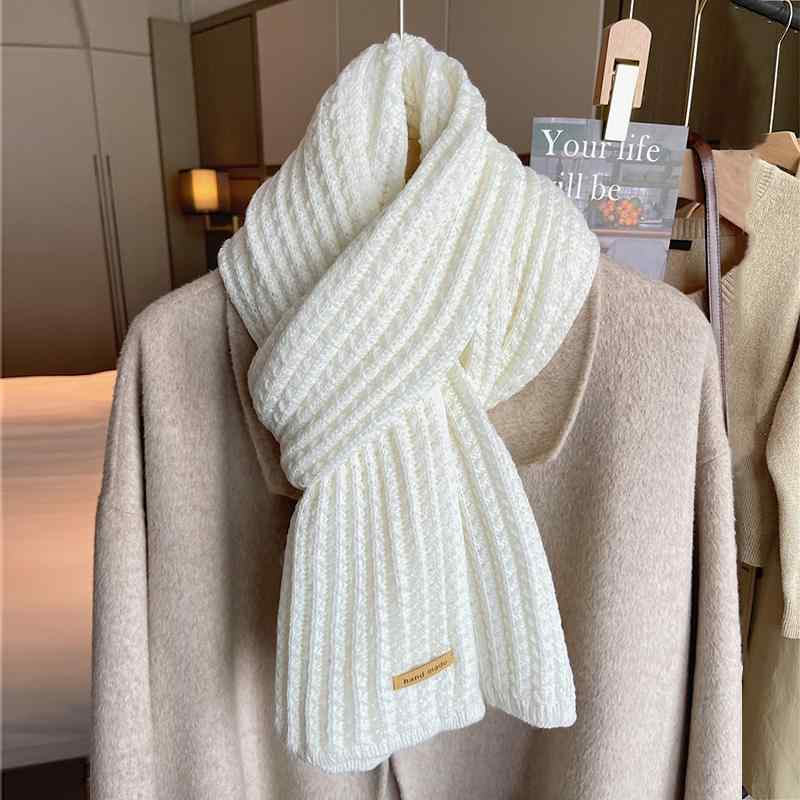 秋冬 コーデ レディース ファッション オシャレ アイテム カワイイ シンプル 大人カワイイ 白 厚手 ウール ニット スカーフ 韓国スタイル 暖かい