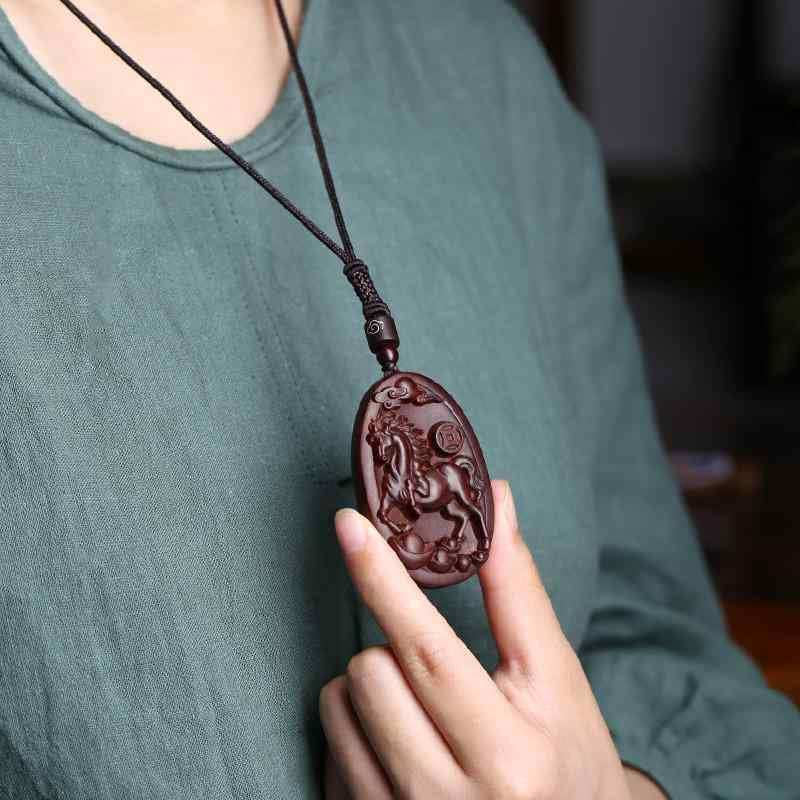 中国風 アクセサリー 装飾品 ローズウッド 馬 ペンダント マホガニー 干支 馬 メンズ レディース レト..