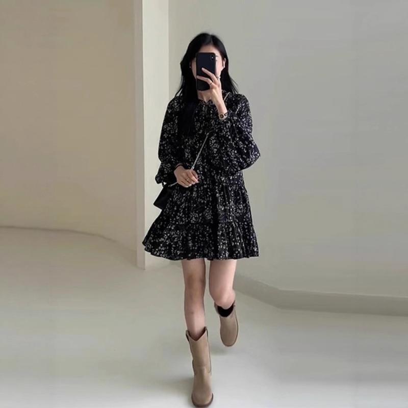 ワンピース レディース 女性用 長袖 小花柄 春秋 フレンチスタイル きれいめ ブラック 黒 ロング丈 ウエストマーク Vネック パフスリーブ シフォン フレア Aライン 小柄さん向け 切り替え ポリエステル