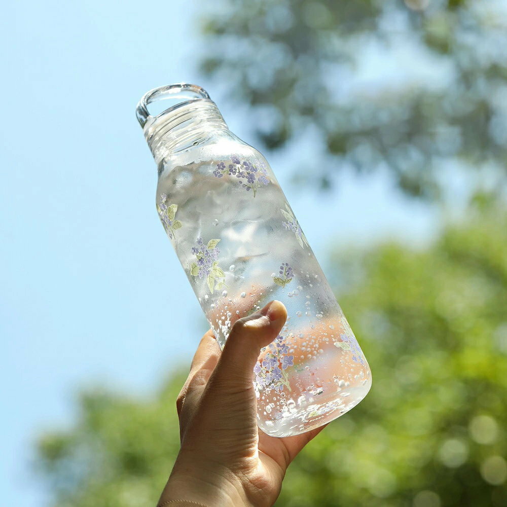 美しい 花柄 耐熱ガラス水筒 シンプル マイボトル 持ち手付き アイスコーヒーウォーターボトル ガラスピッチャー 直飲み クリアボトル 持ち運び こぼれない ボトル ジュース 麦茶 紅茶 アウトドア 登山 通勤 通学 スポーツ用 電子レンジ対応 夏 プレゼントkiyokyou