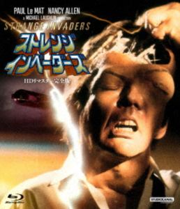 ホラーマニアックスダイ15キストレンジインベーダーズ詳しい納期他、ご注文時はお支払・送料・返品のページをご確認ください発売日2025/11/12関連キーワード：ブルーレイ ポールルマットホラー・マニアックス第15期 ストレンジインベーダーズ -HDリマスター完全版-ホラーマニアックスダイ15キストレンジインベーダーズ ジャンル 洋画ホラー 監督 マイケル・ローリン 出演 ポール・ル・マットナンシー・アレンダイアナ・スカーウィッドルイーズ・フレッチャーマイケル・ラーナー1958年、イリノイ州の田舎町センターヴィルが異星人に侵略された。25年後、大学教授チャーリーは別れた妻に頼まれ、彼女が故郷で母の葬儀に出る間、幼い娘を預かることになる。しかし、妻は音信不通となり、不思議に思った彼がセンターヴィルの実家を訪ねると、近隣住民は誰もそんな人は知らないと言う。チャーリーは宇宙人を追う突撃女性記者ベティと共に調査を進めるが、次々と奇妙な怪事件に見舞われる。封入特典応募者全員プレゼントキャンペーン応募ハガキ（期限有）（初回生産分のみ特典）特典映像音声解説／“Strange Films：The Unfinished Trilogy”-Video Essay By Film Historian Jarret Gahan／劇場予告編関連商品80年代洋画 種別 Blu-ray JAN 4907953259058 収録時間 94分 画面サイズ シネマスコープ カラー カラー 組枚数 1 製作年 1983 製作国 アメリカ 字幕 日本語 音声 英語ドルビーTrueHD（モノラル・ステレオ） 販売元 ハピネット登録日2025/05/30