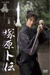 詳しい納期他、ご注文時はお支払・送料・返品のページをご確認ください発売日2012/2/24塚原卜伝 DVD-BOX ジャンル 国内TVドラマ全般 監督 出演 堺雅人平岳大栗山千明京野ことみ有森也実本田博太郎中村錦之助戦国時代に剣の聖地・鹿島に生まれ、生涯幾多の真剣勝負や合戦に挑んで一度も負傷しなかったという伝説的な剣豪・塚原ト伝を描いた時代劇。謎に満ちた青年期を中心に、その実像に迫る。出演は堺雅人、平岳大ほか。全7話を収録した4枚組DVD-BOX。特典映像特典映像関連商品栗山千明出演作品堺雅人出演作品NHK時代劇津本陽原作映像作品2011年日本のテレビドラマ 種別 DVD JAN 4988066183065 収録時間 331分 カラー カラー 組枚数 4 製作年 2011 製作国 日本 音声 DD（ステレオ） 販売元 NHKエンタープライズ登録日2011/11/14