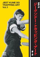 詳しい納期他、ご注文時はお支払・送料・返品のページをご確認ください発売日2004/7/17ジークンドー・トラッピング 第1巻 ジャンル スポーツ格闘技 監督 出演 御舘透死後30年経った現在も絶大な人気を誇るアクションスター、ブルース・リーが編み出した格闘技”ジークンドー”の接近戦でのテクニック「トラッピング」にスポットを当てたDVD第1巻。彼が映画でも披露していた素早く鋭い連続攻撃の実戦技法を紹介する。 種別 DVD JAN 4941125637077 収録時間 40分 画面サイズ スタンダード カラー カラー 組枚数 1 製作年 2004 製作国 日本 音声 日本語（ステレオ） 販売元 クエスト登録日2005/12/27