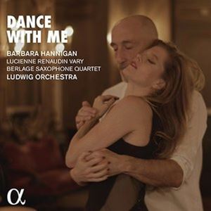 ダンス ウィズ ミー詳しい納期他、ご注文時はお支払・送料・返品のページをご確認ください発売日2022/3/18（クラシック） / ダンス・ウィズ・ミーダンス ウィズ ミー ジャンル クラシックその他 関連キーワード （クラシック）オランダの6つのオーケストラのメンバーが、新たなる表現の場として2012年に結成したルートヴィヒ管弦楽団。オーケストラ発足時からコラボレーションを続けているバーバラ・ハンニガンと共にこれまで、『クレイジー・ガール・クレイジー』『ラ・パッショーネ』といったアルバムをリリースしており、いずれも世界的に高い評価を得ています。そのメンバーによる小編成のバンドが演奏するダンス・アルバムが登場。ハンニガンが4曲でヴォーカルを担当するほか、2枚のソロ・アルバムも好調でクラシックからジャズまでこなす“裸足のトランペッター”ルシエンヌが「コパカバーナ」でソロを聴かせ、バンドのメンバーとしても参加しています。また2021年に「ゴルトベルク変奏曲」のリリースで大きな話題となったベルラーヘ・サクソフォン・クァルテットも登場。「愛の挨拶」から「ランバダ」まで、様々なダンス・ミュージックが次から次へと現れる、たいへん楽しいアルバムです。　（C）RS録音年：2021年5月／収録場所：スタジオ5、ヒルフェルスムMCO、オランダ 種別 CD JAN 4589538777081 組枚数 1 製作年 2022 販売元 ナクソス・ジャパン登録日2022/01/31