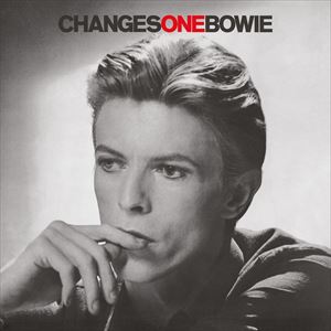 CHANGESONEBOWIE詳しい納期他、ご注文時はお支払・送料・返品のページをご確認ください発売日2016/5/27DAVID BOWIE / CHANGESONEBOWIEデヴィッド・ボウイ / チェンジズワンボウイ ジャンル 洋楽ロック 関連キーワード デヴィッド・ボウイDAVID BOWIE1976年5月20日。デヴィッド・ボウイ初のコンピレーション・アルバムであり、ベスト・アルバムとなる『CHANGESONEBOWIE』がリリースされた。その日から40年——デヴィッド・ボウイの1969年から1976年の艶やかな変容を感じることができる自身初のポートレイト・ベスト・アルバムが、オリジナル・リリース40周年を迎えてアニヴァーサリー・エディションとなって蘇る。各曲2000年代の最新リマスタリング音源使用。※こちらの商品は【アナログレコード】のため、対応する機器以外での再生はできません。収録内容［Side A］1. Space Oddity （2015 Remastered Version）2. John I’m Only Dancing （Original Single Version）（2012 Remastered Version）3. Changes （2015 Remastered Version）4. Ziggy Stardust （2012 Remastered Version）5. Suffragette City （2012 Remastered Version）6. The Jean Genie （2013 Remastered Version）［Side B］1. Diamond Dogs （2016 Remastered Version）2. Rebel Rebel （2016 Remastered Version）3. Young Americans （2016 Remastered Version）4. Fame （2016 Remastered Version）5. Golden Years （2016 Remastered Version）関連商品デヴィッド・ボウイ CD 種別 LP 【輸入盤】 JAN 0190295994082登録日2016/03/23
