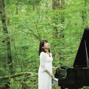 オガサワライクミ モリノキオク詳しい納期他、ご注文時はお支払・送料・返品のページをご確認ください発売日2020/11/25小笠原育美 / 森の記憶モリノキオク ジャンル イージーリスニングヒーリング/ニューエイジ 関連キーワード 小笠原育美小笠原育美枚目のピアノ・ソロ・アルバムピアノと真摯に向かい、混沌とした時代に送るメッセージを静かに、深く、そして優しさに満ち溢れたメロディで紡いだ作品。ハイレゾ配信サイトで売上1位を記録した前作『Tears　of　Joy』同様、ハイスペックなハイレゾで制作されたりリリカルな音色も魅力。　（C）RSオリジナル発売日：2020年11月25日収録曲目11.雫の向こう(4:35)2.追憶(4:12)3.森の記憶(5:48)4.むかしばなし(4:38)5.子守唄(4:03)6.Me time(5:00)7.Whale lullaby(4:43)8.Light house(7:32) 種別 CD JAN 4543034051090 収録時間 40分31秒 組枚数 1 製作年 2020 販売元 スペースシャワーネットワーク登録日2020/09/15