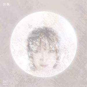 ONE詳しい納期他、ご注文時はお支払・送料・返品のページをご確認ください発売日2022/5/6OU / ONEオウ / ワン ジャンル 洋楽ハードロック/ヘヴィメタル 関連キーワード オウOU中国・北京発の4人組プログレッシヴ・メタル・バンド＝OU（オウ）のデビューアルバム。EVIN TOWNSEND、THE GATHERING、RADIOHEADからの影響を感じさせながらも、特定のジャンルに決して縛られない個性的なデビューアルバムで音楽シーンに登場する。バンドが初めて手掛けた楽曲でありオープニングトラック「Travel 穿」は、躍動しパンチの効いたサウンドで作品の口火を切る!中国語で歌われる歌詞も印象的だ。収録内容1. Travel2. Farewell3. Mountain4. Ghost5. Euphoria6. Prejudice7. Dark8. Light 種別 CD 【輸入盤】 JAN 0194399566121登録日2022/04/01