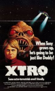 2026/1/9 AM 7:59まで初回分予約受付中！詳しい納期他、ご注文時はお支払・送料・返品のページをご確認ください発売日2026/3/6関連キーワード：ブルーレイエクストロ ディレクターズ・カット版 ジャンル 洋画SF 監督 ハリー・ブロムリー・ダヴェンポート 出演 フィリップ・セイヤーバーニス・ステジャースマリアム・ダボダニー・ブレイニンサイモン・ナッシュ田舎の山荘で遊んでいたサムと息子のトニーを謎の光が襲い、サムは何者かに連れ去られてしまう。3年後、山中に光る飛行物体が降り立ち、中から四足歩行の奇怪な怪物が現われる。怪物は近くに住む女性を襲い、その女性を妊娠させてしまうのだった…。ディレクターズ・カット版に加え、エンディングの異なる劇場公開版本編を収録。関連商品80年代洋画 種別 Blu-ray JAN 4571519941284 収録時間 173分 画面サイズ ビスタ カラー カラー 組枚数 1 製作年 1983 製作国 イギリス 字幕 日本語 音声 英語DTS-HD Master Audio（5.1ch）英語DTS-HD Master Audio（ステレオ）英語DTS-HD Master Audio（モノラル・ステレオ） 販売元 TCエンタテインメント登録日2025/12/08