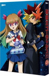 ユウギオウゴーラッシュデュエル5詳しい納期他、ご注文時はお支払・送料・返品のページをご確認ください発売日2023/10/25関連キーワード：アニメーション ブルーレイ BD遊☆戯☆王ゴーラッシュ!! DUEL‐5ユウギオウゴーラッシュデュエル5 ジャンル アニメテレビアニメ 監督 近藤信宏 出演 ランズベリー・アーサー熊谷俊輝福島香々江口拓也六葉町に住む双子の兄妹・王道遊飛と王道遊歩は、宇宙人駆除業社・UTS（宇宙人トラブル相談所）を経営する小学生。ある日、ついにホンモノの宇宙船を見つけた遊飛と遊歩は、宇宙人・ユウディアスと遭遇する。“ラッシュデュエル”を求めて地球までやってきたユウディアスのため、ラッシュデュエルを挑む遊飛。こうして小学生と宇宙人による初めての異星間交流は、ラッシュデュエルで行われることになり…。封入特典アニメ描きおろし特製三方背ケース／『遊戯王ラッシュデュエル』特典カード「セレブローズ・マジシャン」特別イラストVer.（ウルトラレアパラレル仕様）／リーフレット（2つ折り）（以上3点、初回生産分のみ特典）特典映像オーディオコメンタリー（第64話）／ノンクレジットオープニング2（第57話）／ノンクレジットオープニング2（第60話）／ノンクレジットエンディング3（第52話）関連商品TVアニメ遊戯王ゴーラッシュ!!2023年日本のテレビアニメ 種別 Blu-ray JAN 4535506020291 収録時間 312分 組枚数 2 製作年 2022 製作国 日本 音声 リニアPCM（ステレオ） 販売元 マーベラス登録日2023/06/21