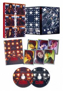 詳しい納期他、ご注文時はお支払・送料・返品のページをご確認ください発売日2022/3/2関連キーワード：ブルーレイ BDCUBE 一度入ったら、最後 豪華版（数量限定生産） ジャンル 邦画サスペンス 監督 清水康彦 出演 菅田将暉杏岡田将生田代輝斎藤工突然閉じ込められた男女6人。エンジニアの後藤裕一、団体職員の甲斐麻子、フリーターの越智真司、中学生の宇野千陽、整備士の井手寛、会社役員の安東和正。年齢も性別も職業も、彼らには何の接点もつながりもない。理由もわからないまま、脱出を試みる彼らを、熱感知識レーザー、ワイヤースライサーや火炎放射器など、殺人的なトラップが次々と襲う。果たして彼らは仕掛けられた暗号を解明し、無事に脱出することができるのか！？2021年10月より公開された映画”『CUBE 一度入ったら、最後』”。密室サスペンスの先駆けとして、世界中でカルト的人気を誇る、1997年に公開されたヴィンチェンゾ・ナタリ監督作品「CUBE」を、ヴィンチェンゾ・ナタリ初の公認でリメイク。謎の立方体＝CUBEに突然閉じ込められた男女6人。ここがどこなのかも、閉じ込められた理由も、出口があるのかも、生き残れるのかも、部屋の正体も、全てが不明。もしかしたら、次に閉じ込められるのはあなたかもしれない。全世界を巻き込む、劇薬系密室エンタテインメントがいま幕を開ける───。菅田将暉をはじめ、杏、岡田将生、田代輝、斎藤工など豪華俳優陣が共演。本作は、本編約108分に加え特典映像も収録。封入特典特製スリーブケース／フォトブック／特典ディスク【DVD】特典映像予告集（特報、予告）／オーディオコメンタリー（清水康彦監督）特典ディスク内容メイキング映像／イベント映像集関連商品2021年公開の日本映画菅田将暉出演作品岡田将生出演作品斎藤工出演作品吉田鋼太郎出演作品 種別 Blu-ray JAN 4988105107311 収録時間 108分 画面サイズ ビスタ カラー カラー 組枚数 2 製作年 2021 製作国 日本 字幕 バリアフリー日本語 音声 日本語DTS-HD Master Audio（5.1ch）日本語DTS-HD Master Audio（ステレオ）バリアフリー日本語音声ガイドDTS-HD Master Audio（ステレオ） 販売元 松竹登録日2021/12/28