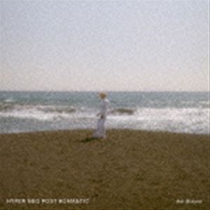 ミズノアオイ ハイパー ネオ ポスト ロマンティック詳しい納期他、ご注文時はお支払・送料・返品のページをご確認ください発売日2023/5/24水野蒼生 / HYPER NEO POST ROMANTICハイパー ネオ ポスト ロマンティック ジャンル クラシックその他 関連キーワード 水野蒼生今作の『HYPER　NEO　POST　ROMANTIC』は、ロマン主義の再定義と現代化を試みる“ポスト・ロマンティック”をコンセプトに、水野蒼生が全曲を作曲した自身初のオリジナルアルバムとなる。水野は、アルバム一枚を一本の映画と捉え、没入感を与えるクラシカルなサウンドスケープと散りばめられたロマン主義的な言葉による演出で、唯一無二の音の世界を創り上げている。また今作で水野が掲げる“ポスト・ロマンティック”は、今世紀に入って躍進するジャンル“ポスト・クラシカル”を補完する意味合いも持ち合わせているという。今回のリリースに関して水野蒼生は「これまでさまざまな形でクラシック音楽作品を再定義してきましたが、その中で「何かの再現ではなく自分自身から純粋に湧き出るサウンドを知りたい」という欲望が芽生えました。先人たちが遺してくれたアイデアの上ではありますが、ようやく「これが私だ」と強く思える作品が出来上がったと感じています。」とコメントを寄せている。　（C）RS封入特典歌詞付収録曲目11.Overture(0:14)2.The night comes.(3:50)3.Arrogance(5:16)4.The chemist dreams.(4:44)5.Spectacle(7:10)6.reins(3:02)7.Umi （Album Ver.）(6:20)8.In Paradisum(4:57) 種別 CD JAN 4988031564325 収録時間 35分37秒 組枚数 1 製作年 2023 販売元 ユニバーサル ミュージック登録日2023/03/13