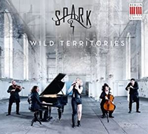 WILD TERRITORIES詳しい納期他、ご注文時はお支払・送料・返品のページをご確認ください発売日2015/1/1SPARK / WILD TERRITORIESスパーク / ワイルド・テリトリーズ ジャンル クラシックその他 関連キーワード スパークSPARKクラシックをはじめ幅広いジャンル音楽のアーティストとして活動している5人による、脱クラシックを前面に打ち出した前衛芸術と言える作品集。バロック音楽をモティーフにしながらも複雑で荒々しい音がその作品に新たな印象を与える。収録内容収録曲Folk SongWhen The Cock Crowed His WarningCandyboxSilver Falls In The Heart Of The ForestObsessionRestlessCruiserConcerto RV 151 （Vivaldi）AgitationConcerto TWV 52：e1 Telemann）Venetian Gondola SongBeyonceAlpha DogLost HappinessDance Of RebelsEncore演奏スパークアンドレア・リッター（リコーダー）ダニエル・コシツキ（リコーダー ／ Melodia）ステファン・グラウス（ヴァイオリン ／ ヴィオラ）ビクトル・プリュメッタ（チェロ）ミッシャ・チュン（ピアノ） 種別 CD 【輸入盤】 JAN 0885470006406登録日2021/11/09