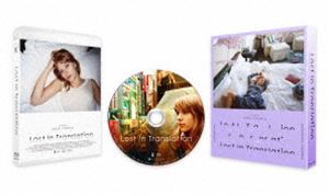 ロストイントランスレーション詳しい納期他、ご注文時はお支払・送料・返品のページをご確認ください発売日2025/6/11関連キーワード：ビルマーレイロスト・イン・トランスレーション Blu-rayロストイントランスレーション ジャンル 邦画ラブストーリー 監督 ソフィア・コッポラ 出演 ビル・マーレイスカーレット・ヨハンソンジョバンニ・リビシアンナ・ファリス林文浩ウィスキーのCM撮影のため来日したハリウッドスターのボブ。妻から逃れる口実と200万ドルのギャラのために、なんとなく仕事を引き受けて東京へやってきた。しかし言葉が通じず、コミュニケーションのとれない人々に囲まれるうちに疎外感を強めていく…。フォトグラファーの夫に付き添って来日した新婚のシャーロット。しかし、夫は仕事に明け暮れるばかりで、宛もない彼女はホテルの部屋に取り残されてしまう…。／第76回（2003年）アカデミー賞 脚本賞〈ソフィア・コッポラ〉／第61回（2003年）ゴールデングローブ賞 最優秀作品封入特典大島依提亜デザインによるアウターケース／解説リーフレット特典映像メイキング“ロスト”オン・ロケーション／Matthew’s Best Hit TV 未公開部分／ケヴィン・シールズ“City Girl”ミュージックビデオ／未公開シーン集／ビル・マーレイ＆ソフィア・コッポラ対談／オリジナル予告／日本版予告／日本版TVスポット関連商品2000年代洋画 種別 Blu-ray JAN 4571519932411 収録時間 102分 カラー カラー 組枚数 1 製作年 2003 製作国 アメリカ 字幕 日本語 音声 英語リニアPCM（5.1ch）日本語リニアPCM（ステレオ） 販売元 TCエンタテインメント登録日2025/03/07