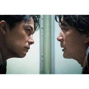 詳しい納期他、ご注文時はお支払・送料・返品のページをご確認ください発売日2018/3/7三度目の殺人 DVDスペシャルエディション ジャンル 邦画サスペンス 監督 是枝裕和 出演 福山雅治役所広司広瀬すず吉田鋼太郎斉藤由貴満島真之介それは、ありふれた裁判のはずだった。殺人の前科がある三隅が解雇された工場の社長を殺し、火をつけた容疑で起訴された。犯行も自供し、死刑はほぼ確実だった。その弁護を担当することになった、重盛。どうにか無期懲役に持ちこむために調査を始めるが、次第に違和感が生まれていく…。是枝裕和監督が深い闇の先にある＜真実＞に挑んだ心理サスペンス。封入特典ブックレット／特典ディスク【DVD】特典映像予告編集特典ディスク内容映画「三度目の殺人」inヴェネチア国際映画祭 〜ヴェネチアを巡る3人の小さな旅〜／メイキング特番 映画「三度目の殺人」ができるまで／公開記念特番 福山VS共演者 徹底ぶっちゃけトーク!（満島真之介、役所広司、吉田鋼太郎、広瀬すず）／イベント映像集（完成披露試写会、初日舞台挨拶、公開記念イベント）／ロールナンバー集関連商品吉田鋼太郎出演作品満島真之介出演作品福山雅治出演作品役所広司出演作品広瀬すず出演作品是枝裕和監督作品2017年公開の日本映画 種別 DVD JAN 4943566310526 収録時間 124分 カラー カラー 組枚数 2 製作年 2017 製作国 日本 音声 日本語DD（5.1ch）日本語DD（ステレオ） 販売元 アミューズソフト登録日2017/12/08