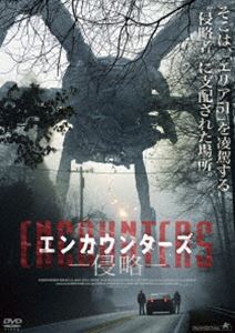詳しい納期他、ご注文時はお支払・送料・返品のページをご確認ください発売日2015/6/3エンカウンターズ -侵略- ジャンル 洋画ホラー 監督 出演 2011年11月18日11時16分。映画監督のアナースとカメラマンのフィヨルドは、俳優のアレクス、女優のヤネを連れてスウェーデン北部へと車を走らせていた。彼らの目的は、ホラー映画「エンカウンターズ」の撮影。だが、撮影場所へと向かう途中の森の中で、道に迷ってしまう。一行は仕方なく森の中でテントを張り、ひと晩を過ごすことになる。辺りも暗くなってきたその時、突然森の奥に赤い光が出現する…。 種別 DVD JAN 4532318409559 収録時間 101分 画面サイズ ビスタ 組枚数 1 製作年 2014 製作国 デンマーク、スウェーデン 字幕 日本語 音声 スウェーデン語DD（ステレオ） 販売元 アルバトロス登録日2015/03/26