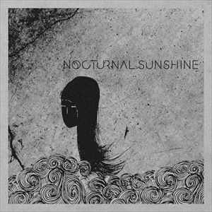 NOCTURNAL SUSHINE （DIGI）詳しい納期他、ご注文時はお支払・送料・返品のページをご確認ください発売日2015/5/26NOCTURNAL SUSHINE / NOCTURNAL SUSHINE （DIGI）ノクターナル・サンシャイン / ノクターナル・サンシャイン（デジパック） ジャンル 洋楽クラブ/テクノ 関連キーワード ノクターナル・サンシャインNOCTURNAL SUSHINE日本とイギリスの血を受け継ぐトップ・フィメールDJ、“アンダーグラウンドの女王”マヤ・ジェーン・コールスが、自身の分身“ノクターナル・サンシャイン”として、よりダークな部分を発揮した作品を発表!Glastonbury、Coachella、Roskilde、Sonar、Melt、Ultra、Awakenings、T in ThePark、Tomorrowland、Balatonといった名だたる音楽フェスに出演し、自身が主催のイベント“Maya Jane Coles ＆ Friends night”も各地で実施。『ローリングストーン』から『ウォールストリート・ジャーナル』など、幅広いジャンルの雑誌の表紙を20誌以上かざり、Soundcloudのフォロワー数は約300万人。さらに、各メディアの‘Staff Pick ： Artist of the year’、“Best Producer’、“Best DJ”、“Best Compilation”、“Best Single”、“Best Remix”、“Best Underground Track”などのアワードも総なめ。そんな彼女がこの度発表した別名義でのアーティスティック・プロジェクト、ノクターナル・サンシャイン。セルフ・プロデュース、セルフ・タイトルとなった今作は、マヤが持つ新たな一面であり広大なヴィジョンを実証するものとなった。マヤ自身がヴォーカルを担当している他、期待の新星Chelou、アルゼンチンのCatnappらがそれぞれ「Believe」と「The River」で参加している。非常にダークで、時には不穏ささえ漂うサウンドだが、同時に興奮に没頭させられ、さらにマヤのアーティストとしての進化が大いに堪能できる1枚となっている。収録内容1. Intro （Holding On）2. Believe ft. Chelou3 It’s Alright4. Take Me There5. Drive6. Footsteps7. Down By The River8. Bass Bin9. Can’t Hide The Way I Feel10. Intergalactic11. Skipper12. Hotel 種別 CD 【輸入盤】 JAN 5060186927565登録日2015/05/12