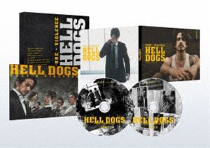 ヘルドッグス詳しい納期他、ご注文時はお支払・送料・返品のページをご確認ください発売日2023/3/31関連キーワード：オカダジュンイチヘルドッグス DVD豪華版ヘルドッグス ジャンル 邦画サスペンス 監督 原田眞人 出演 岡田准一坂口健太郎松岡茉優MIYAVI北村一輝大竹しのぶ金田哲復讐のみに生きてきた兼高は、その獰猛さゆえに警察に目をつけられ、関東最大のヤクザ組織へ潜入させられるハメに。任務は、組織の若きトップ・十朱が持つ“秘密ファイル”の奪取。警察の調査で相性が最も高い室岡との接触を手始めに、着実に、かつ猛スピードで組織を上り詰めるが、その先には誰も予想できない結末が待っていた…。2022年9月に公開された映画”『ヘルドッグス』”。深町秋生の小説を原作に、名優・岡田准一×名・原田眞人監督の3度目のタッグで映画化。闇堕ちした元警官の岡田准一と、坂口健太郎演じる制御不能のサイコボーイという相性98%の最強コンビがくり出す、ノンストップ・クライム・エンターテイメント。ほかにも、松岡茉優、MIYAVI、北村一輝、大竹しのぶ、金田哲といった豪華キャストが共演。本作は、DVD＆Blu-ray。本編138分に加え、原田眞人監督×岡田准一×坂口健太郎による音声特典オーディオコメンタリーなど多数収録。封入特典クリアスリーブケース／デジパック仕様／フォトブックレット（以上3点、初回生産分のみ特典）／特典ディスク【DVD】特典映像オーディオコメンタリー（原田眞人監督×岡田准一×坂口健太郎）／予告集特典ディスク内容メイキング映像／未公開映像集／イベント映像集（ジャパンプレミア、公開直前イベント〜男だらけの座談会〜、公開記念舞台挨拶、公開御礼舞台挨拶）関連商品2022年公開の日本映画原田眞人監督作品岡田准一出演作品坂口健太郎出演作品松岡茉優出演作品北村一輝出演作品大竹しのぶ出演作品 種別 DVD JAN 4580055360596 収録時間 137分 カラー カラー 組枚数 2 製作年 2022 製作国 日本 字幕 日本語 音声 バリアフリー日本語音声ガイド 販売元 エイベックス・ピクチャーズ登録日2023/01/10