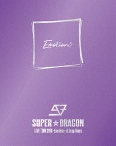 スーパードラゴン スーパードラゴンライブツアー2019エモーションズアットゼップトウキョウ詳しい納期他、ご注文時はお支払・送料・返品のページをご確認ください発売日2019/7/24関連キーワード：SUPERDRAGON スパドラ ブルーレイ BDSUPER★DRAGON LIVE TOUR 2019 -Emotions- at Zepp Tokyoスーパードラゴンライブツアー2019エモーションズアットゼップトウキョウ ジャンル 音楽Jポップ 監督 出演 SUPER★DRAGONスターダストプロモーションの若手俳優集団”EBiDAN”から生まれた、9人組ダンス＆ボーカルユニット”SUPER★DRAGON（スーパードラゴン）”。2015年に結成され、2016年シングル「Pendulum Beat！」でデビューを果たす。新しいミクスチャースタイルや、キレのあるパフォーマンスが注目をあつめ着々と支持をあつめる。本作は、アルバム「Emotion」を引っ提げて開催されたライブハウスツアーよりZepp Tokyo公演の模様を収録。収録内容-OPENING-／LRL -Left Right Left-／Mr.GAME／-MC-／PAYAPAYA／Monster!（Remix Ver.）／-DANCE TRACK-／Bring Back／BLOODY LOVE／-MC-／ゲラゲラ／リマカブロ!／Set It Off／WARNING／-Mada’ Mada’ Intro-／Mada’ Mada’／HACK MY CHOICE／BADASS／Untouchable MAX／Endless Dance／＋IKUZE＋／-MC-／What a day／-ENDING-封入特典BOOKLET／三つ折りリーフレット／三方背ケース／メンバー別ソロメイキング映像視聴シリアルコード付きトレカ／プレイパス（期限有）特典映像MAKING MOVIE 種別 Blu-ray JAN 4582465225717 収録時間 98分 カラー カラー 組枚数 1 音声 リニアPCM（ステレオ） 販売元 ビクターエンタテインメント登録日2019/06/03