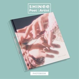 SINGLE ： POET ｜ ARTIST （PHOTO BOOK VER.）詳しい納期他、ご注文時はお支払・送料・返品のページをご確認ください発売日2025/5/27SHINEE / SINGLE ： POET ｜ ARTIST （PHOTO BOOK VER.）シャイニー / シングル：ポエット・アーティスト（フォト・ブック・ヴァージョン） ジャンル 洋楽アジアンポップス 関連キーワード シャイニーSHINEEデビュー17周年を迎えるSHINeeが最新シングルでカムバック!2017年に亡くなったメンバーのジョンヒョンが作詞作曲に参加した曲を、タイトル曲として収録。※165x160x15mm。収録内容1. Poet ｜ Artist ＊Title2. Starlight 種別 CD 【輸入盤】 JAN 8804775455766登録日2025/05/20