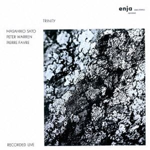 サトウマサヒコ トリニティ詳しい納期他、ご注文時はお支払・送料・返品のページをご確認ください発売日2024/12/18佐藤允彦（p） / トリニティ（期間限定価格盤）トリニティ ジャンル ジャズ・フュージョン国内ジャズ 関連キーワード 佐藤允彦（p）日本を代表するピアニスト、佐藤允彦が1971年にドイツの放送局で行なったライヴ音源をエンヤがLP化し、過去1992年に一度だけCD化されたきりの幻のお宝アイテム。ベースのピーター・ウォーレン、ドラムのピエール・ファーブルとまさに三位一体となった演奏は最高！　（C）RS期間限定価格盤／録音年：1971年 ドイツ※こちらの商品はインディーズ盤のため、在庫確認にお時間を頂く場合がございます。封入特典解説付収録曲目11.トリニティ(22:58)2.ファー・トリップ(22:54) 種別 CD JAN 4526180715801 収録時間 45分52秒 組枚数 1 製作年 2024 販売元 ウルトラ・ヴァイヴ登録日2024/10/30