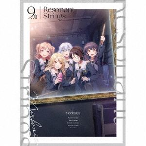 モルフォニカ レゾナント ストリングス詳しい納期他、ご注文時はお支払・送料・返品のページをご確認ください発売日2026/4/22関連キーワード：Morfonica RESONANT STRINGS BanG Dream! バンドリ！ バンドリ ガルパ モニカ BanG Dream! バンドリ！ レゾナントストリングス 9th Single 9thシングル CD＋BD アルバム シングルMorfonica / Resonant Strings（Blu-ray付生産限定盤／CD＋Blu-ray）レゾナント ストリングス ジャンル アニメ・ゲームゲーム音楽 関連キーワード MorfonicaMorfonica、9枚目となるSingleは、互いの音が響き合い、新たな一面を描き出す一枚に仕上がった。表題曲「Resonant　Strings」はスマートフォン向けゲーム「バンドリ！　ガールズバンドパーティ！」で配信中の楽曲。お互いの指先から奏でるロックかつクラシカルな旋律は、透子（CV：直田姫奈）と瑠唯（CV：Ayasa）の本能的な共鳴を綴った一曲になっている。　（C）RSBlu-ray付生産限定盤／CD＋Blu-ray／特製三方背クリアスリーブケース／同時発売通常盤はBRMM-11021封入特典単独ライブイベント最速先行抽選申込券封入（初回生産分のみ特典）／フォトブックレット／オリジナルキャラクターカード1枚収録曲目11.Resonant Strings(3:59)2.Shining Leaves(3:37)3.ビューティ・フォー(3:10)4.Resonant Strings -instrumental-(3:58)5.Shining Leaves -instrumental-(3:37)6.ビューティ・フォー -instrumental-(3:08)21.Daylight -デイライト- （Morfonica 5th Anniversary LIVE 「2.ブルームブルーム （Morfonica 5th Anniversary LIVE 「Maestoso3.flame of hope （Morfonica 5th Anniversary LIVE 「Mae4.ハーモニー・デイ （Morfonica 5th Anniversary LIVE 「Maestoso5.Secret Dawn （Morfonica 5th Anniversary LIVE 「Maest6.fly with the night （Morfonica 5th Anniversary LIVE7.Nevereverland （Morfonica 5th Anniversary LIVE 「Mae8.誓いのWingbeat （Morfonica 5th Anniversary LIVE 「Maest9.メランコリックララバイ （Morfonica 5th Anniversary LIVE 「Maest10.両翼のBrilliance （Morfonica 5th Anniversary LIVE 「Mae11.きょうもMerry go rounD （Morfonica 5th Anniversary LIVE12.Tempest （Morfonica 5th Anniversary LIVE 「Maestoso」13.Polyphonyscape （Morfonica 5th Anniversary LIVE 「Ma14.つくしのドラムソロ （Morfonica 5th Anniversary LIVE 「Maestos15.Portray Empathy （Morfonica 5th Anniversary LIVE 「M16.Feathered Dreams （Morfonica 5th Anniversary LIVE 「17.Resonant Strings （ENCORE） （Morfonica 5th Anniversa18.寄る辺のSunny， Sunny （ENCORE） （Morfonica 5th Anniversa19.Morfonica 5th Anniversary LIVE 「Maestoso」 ： Behind20.Resonant Strings （Music Video） 種別 CD JAN 4562494359904 収録時間 21分32秒 組枚数 2 製作年 2026 販売元 ブシロードミュージック登録日2026/02/13