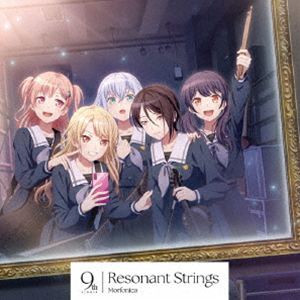 モルフォニカ レゾナント ストリングス詳しい納期他、ご注文時はお支払・送料・返品のページをご確認ください発売日2026/4/22関連キーワード：Morfonica RESONANT STRINGS BanG Dream! バンドリ！ バンドリ ガルパ モニカ BanG Dream! バンドリ！ レゾナントストリングス 9th Single 9thシングル シングルMorfonica / Resonant Strings（通常盤）レゾナント ストリングス ジャンル アニメ・ゲームゲーム音楽 関連キーワード MorfonicaMorfonica、9枚目となるSingleは、互いの音が響き合い、新たな一面を描き出す一枚に仕上がった。表題曲「Resonant　Strings」はスマートフォン向けゲーム「バンドリ！　ガールズバンドパーティ！」で配信中の楽曲。お互いの指先から奏でるロックかつクラシカルな旋律は、透子（CV：直田姫奈）と瑠唯（CV：Ayasa）の本能的な共鳴を綴った一曲になっている。　（C）RS通常盤／同時発売Blu-ray付生産限定盤はBRMM-11020封入特典オリジナルキャラクターカード1枚封入／単独ライブイベント最速先行抽選申込券封入（以上2点、初回生産分のみ特典）収録曲目11.Resonant Strings2.Shining Leaves3.ビューティ・フォー4.Resonant Strings -instrumental-5.Shining Leaves -instrumental-6.ビューティ・フォー -instrumental- 種別 CD JAN 4562494359911 組枚数 1 製作年 2026 販売元 ブシロードミュージック登録日2026/02/13