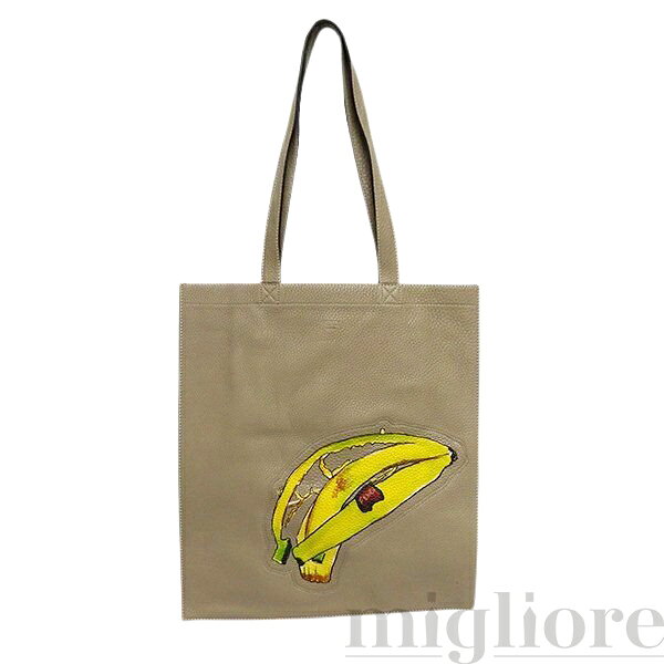 商品詳細 ブランド名 FENDI アイテム トートバック 品番 7VA426 サイズ 約W36.5cm×H41cm 素材 カーフレザー 付属品 コンディション 中古 商品ID FL-BS-23 状態コメント 僅かなスレ跡が見受けられますが、全体的に使用感も少なく綺麗なコンディションです。商品詳細 ブランド名 FENDI アイテム トートバック 品番 7VA426 サイズ 約W36.5cm×H41cm 素材 カーフレザー 付属品 コンディション 中古 商品ID FL-BS-23 状態コメント 僅かなスレ跡が見受けられますが、全体的に使用感も少なく綺麗なコンディションです。