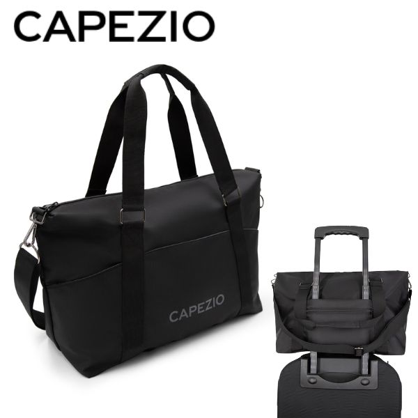 Capezio　Casey Carry-All Duffle Bag 軽くて大容量！！ ポリエステル 100% で作られており、長持ちするように作られています。 トートとショルダーの2WAY仕様。ショルダーベルトは取り外し可能！ ジッパー開閉により持ち物を安全に保管でき、外側の4つのポケットには小物を収納できるスペースが追加されています。 内側にも3か所ポケット付き！ スーツケースの上に取り付ける キャリーオンバッグにもなる優れもの！ 普段のレッスンバッグにはもちろん、発表会や舞台 荷物が多い時でも、 このバッグならお衣裳以外の荷物が一つにまとまりそう！ バレエのレッスン、ヨガのレッスン。。。 ヒップホップやその他ダンスに関わらず、たっぷりの収納力！ 旅行にも使えて便利！ カラー ブラック サイズ たて：約28cm　よこ約45cm　マチ約12.5cm 平置き計測の為多少の誤差はご了承ください。 素材 ポリエステル100% 生産国 MadeInChina 関連商品 その他カペジオはこちら 注意点 ・ネコポス不可宅配便でのお届けです ・ギフト包装不可