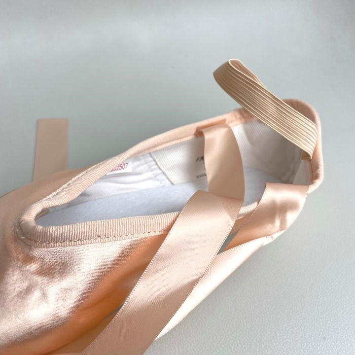 トウシューズ【F.R.Duval】2023 （REGシャンク）つま先かがり済み トゥシューズ　スプリットソール リボンと　ゴム縫い付け済み　 ストレッチサテン生地　デュバル　【レギュラーシャンク】 3