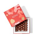 【ハワイ限定】KOHO チョコレート ホリデーマカダミア Holiday - Macadamia ○o。 ○o。 ハワイアンホースト・グループの最新ブランドKOHOは、 ○o。 姉妹ブランドであるハワイアンホーストやマウナロアから ○o。 大きく飛び立った高級ラインの ○o。 アイランドインスパイアード・チョコレートです。 ○o。 今回はクリスマスにちなんでホリデーカラーのパッケージでマカダミアナッツが登場。 ○o。 誰もが最高級のチョコレートで覆われたマカダミアナッツを ○o。 食べて感動すること間違いなし。 ○o。 KOHOでは100%ハワイアンマカダミアを使用し、 ○o。 伝統的なパンニング方法で、 ○o。 38%のハワイアンカカオ入りミルクチョコレートで ○o。 マカダミアを層になってコーティングしています。 ○o。 これらの職人技で作られた美味しいマカダミアは、 ○o。 シグネチャーホリデーコレクションの箱に入っています。 ○o。 ○o。 賞味期限 ○o。 2024年9月末 ○o。 ○o。 すべてのチョコレートには、 ○o。 地元ハワイの食材を使用した最高級の新鮮な ○o。 食材が含まれています。 ○o。 ギフト gift お子様 おこさま ロマンティック セール 割引 お得 価値ラグジュアリーデパート 子供服売り場 イギリス王女 ちょっとしたプレゼントファーストトイ 結婚 贈答品 癒し ふわふわ ブランド 高級 おしゃれ お洒落 アニマル animal プレゼント お祝い スヌーピー バレンタイン バレンタインデー クリスマス ホワイトデー 上品 喜ぶ おすすめ 白 まつ毛 化粧 ハロウィン どうぶつ お土産 おみやげ 運動会 こども ベビー baby 女の子 男の子 ガール ボーイ 姉妹 兄弟 おやつ たけのこの里 きのこの山 チョコ好き お茶菓子 手土産 常夏 南国 ビーチ 海