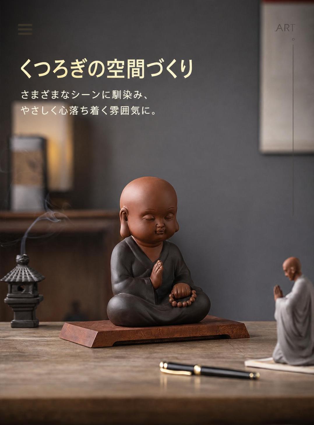 MIHO暮らし倉の陶器オブジェ 座り姿 数珠モチーフ 立体造形 ブラック ホワイト ベース付き 2色4タイプ ベース有無選択 茶席 書斎 リビング 人物置物 卓上置物 インテリア置物 飾り物 僧侶像 静かな佇まい 衣文デザイン モノトーン シンプルデザイン 茶室 玄関 飾り棚 キャビネット｜アングル3