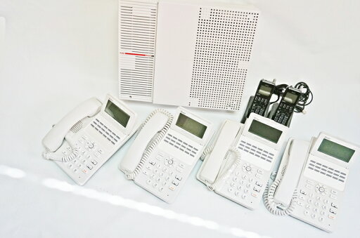 【中古】【動作確認済・クリーニング済】NTT製 αN1用 αA1用 A1-(18)STEL-(1)(W) 18ボタン標準電話機(ビジネスホン) 白 A1-18STEL-1W×4台 N1S-ME A1-DCL-PS-(1)(K)×2台 アンテナも付きます。電池は補償対象外 格安ビジネスフォンセット 【中古】【動作確認済・クリーニング済】NTT製 αN1用 αA1用 A1-(18)STEL-(1)(W) 18ボタン標準電話機(ビジネスホン) 白 A1-18STEL-1W×4台 N1S-ME A1-DCL-PS-(1)(K)×2台 アンテナも付きます。電池は補償対象外 格安ビジネスフォンセット