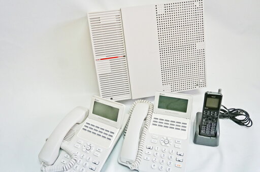 【中古】【動作確認済・クリーニング済】NTT製 αN1用 αA1用 A1-(18)STEL-(1)(W) 18ボタン標準電話機(ビジネスホン) 白 A1-18STEL-1W×2台 N1S-ME A1-DCL-PS-(1)(K)×1台 アンテナも付きます。電池は補償対象外 格安ビジネスフォンセット 【中古】【動作確認済・クリーニング済】NTT製 αN1用 αA1用 A1-(18)STEL-(1)(W) 18ボタン標準電話機(ビジネスホン) 白 A1-18STEL-1W×2台 N1S-ME A1-DCL-PS-(1)(K)×1台 アンテナも付きます。電池は補償対象外 格安ビジネスフォンセット