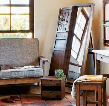 飛散防止フィルム付き スタンドミラー お洒落 オシャレ インテリア 鏡を隠せるドア風ミラー デザイン 小物、ネックレスを掛けられるフック付き m006- 【QST-180】【2D】