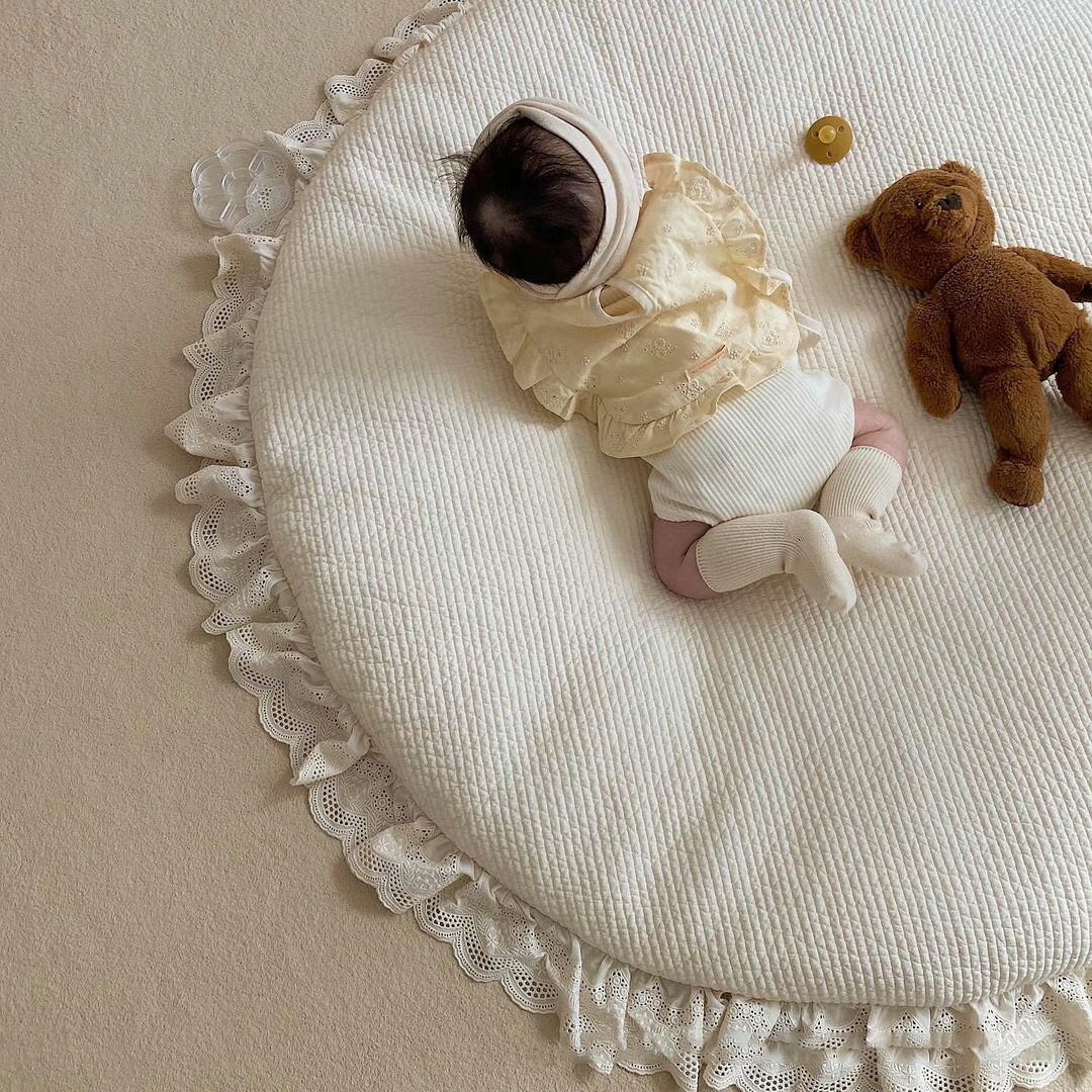 サニーマット 洗える 約直径100×厚さ3.5cm 円形 ベビー 厚手 赤ちゃん お昼寝 プレイ 床暖房対応 ベビー 月齢フォト 寝相アート (白いレース)