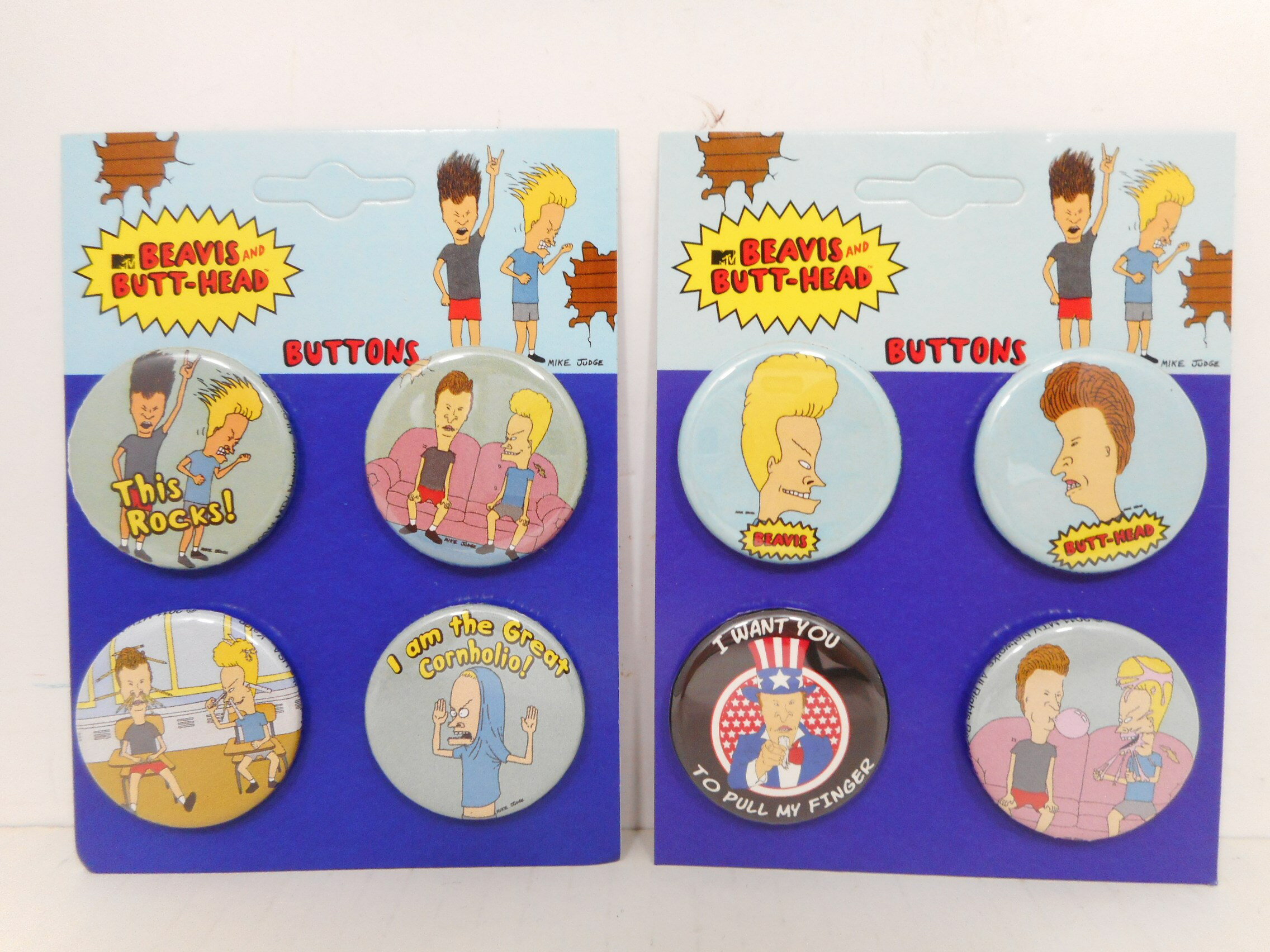 【 BEAVIS AND BUTT-HEAD 】 COUCH CAMEO 缶バッチ 8個セット ビーバス＆バットヘッド アンクルサム バッチ アメキャラ アメコミ アメリカ雑貨 アメリカン雑貨 アメ雑