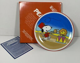 ◎【 ヴィンテージ スヌーピー SNOOPY 】『 記念プレート CHARACTERS 1986 (シリアルナンバー 2776) " Flyin' Tamer Snoopy" 』 ピーナッツ peanuts アメリカン雑貨 コレクション サーカス レア シリアルナンバー パッケージあり ウッドストック コレクター