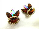 ◎【ヴィンテージアクセサリー/vintage accessories】『 オーロラブラウン 立て爪 デザイン / イヤリング 』アクセサリー ヴィンテージ ビンテージ 耳飾り イアリング 三つ葉 ビジュー 石 クリスタル 海外製 レトロ ファッション雑貨 アメ雑 アメリカン雑貨 雑貨