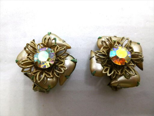 ◎【ヴィンテージアクセサリー/vintage accessories】『 海外製 立て爪 フラワー / イヤリング 』アクセサリー ヴィンテージ ビンテージ 耳飾り イアリング フラワー 花 ビジュー 石 クリスタル 海外製 レトロ ファッション雑貨 アメ雑 アメリカン雑貨 雑貨 ◎【ヴィンテージアクセサリー/vintage accessories】『 海外製 立て爪 フラワー / イヤリング 』アクセサリー ヴィンテージ ビンテージ 耳飾り イアリング フラワー 花 ビジュー 石 クリスタル 海外製 レトロ ファッション雑貨 アメ雑 アメリカン雑貨 雑貨