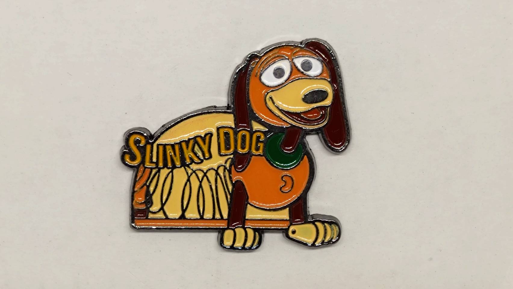 〇【 トイストーリー/Toy Story 】『ピンバッジ スリンキードッグ/SLINKY DOG』 TOY STORY Disney PIXAR ディズニー ピクサー トイ ストーリー ピンバッジ ファッション アメ雑 アメリカ雑貨