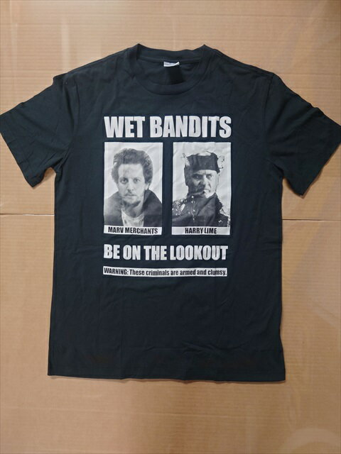 ◎【ホーム アローン/Home Alone】『 WET BANDITS BE ON THE LOOKOUT / プリント Tシャツ 』Tシャツ 半袖 シャツ 日本未発売 アメカジ カジュアル ファッション シャツ 映画 MOVIE ファッション雑貨 アメリカ雑貨 アメ雑 雑貨