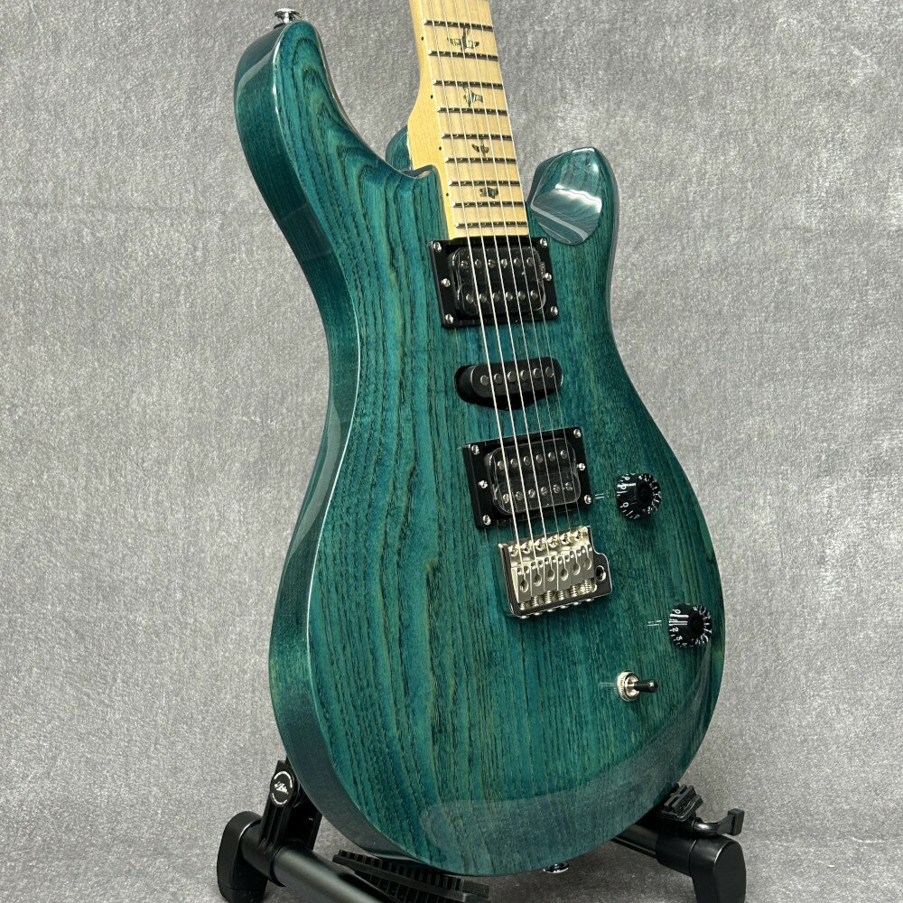 Fresh Face and Versatile Voice スワンプ・アッシュ・ボディが一際目立つPRS SE Swamp Ash Specialは、22フレット、メイプル・ネック、メイプル指板を採用した、サウンド・ヴァリエーション豊かなモデルです。 2つの85/15 “S”に加え、ミドル・ポジションにAS-01（A＝アルニコ、S＝スティール）のシングル・コイル・ピックアップを搭載。プッシュ・プル・トーン・ノブ、3-wayトグル・スイッチを駆使することにより、他の3ピックアップ搭載モデルとはまた違うニュアンスの6つのサウンドを生み出します。 SE Swamp Ash Specialは、特にジャズ、ブルース、カントリーを演奏するプレイヤーに愛用される1本になるでしょう。 ◇PRS Patented Tremolo, Molded PRSオリジナル・デザインのトレモロ・ユニット。高いプレイヤビリティ、クリアなサウンドを実現。 ◇PRS-Designed Tuners ギターに合わせてデザインされたペグ。正確かつ安定したチューニング性能を実現。 ◇PRS 85/15 “S” & AS-01 Pickups 低音域から高音域までバランスよく押し出すPRS独自設計のピックアップ。 クラシックからモダンなジャンルまで幅広いサウンドをカバー。 《SPECIFICATIONS》 ◎BODY Body Construction : Solidbody Body Wood : Swamp Ash Top Carve : Shallow Violin ◎NECK Number of Frets : 22 Scale Length: 25" Neck Wood : Maple Neck Construction : Scarfed Truss Rod : PRS Double-Acting Neck Shape : Wide Thin Neck Depth at the Nut : 13/16" Neck Depth at the 12th Fret : 57/64" Neck Width at the Nut : 1 11/16" Neck Width at the Body : 2 1?4" Fretboard Wood : Maple Fretboard Radius : 10" Fretboard Inlay : Birds Headstock Logo : Signature "SE" ◎NECK/BODY ASSEMBLE Neck/Body Assembly Type : Bolt-On ◎HARDWARE Bridge : PRS Patented Tremolo, Molded Tuners : PRS Designed Tuners Hardware Type : Nickel Nut : PRS Truss Rod Cover : "Special" ◎ELECTRONICS Treble Pickup : 85/15 “S” Middle Pickup : PRS-Designed AS-01 Single Coil Bass Pickup : 85/15 “S” Controls : Volume and Push/Pull Control w/ 3-Way Toggle Pickup Switch ◎ADDITIONAL INFO Strings : PRS Classic 9-42 Tuning : Standard (6 String): E, A, D, G, B, E Case : Gig Bag ※画像とお届けする商品の色目や質感は異なる場合がございます ※商品の性質上、使用に影響のない僅かな塗装ムラや判別が困難な傷はご容赦ください関連商品エレキギター PRS ポールリード スミス SE Swamp Ash...ギター エレキギター ポールリードスミス PRS SE Custom ...141,764円141,764円ギター エレキギター PRS ポールリード スミスSE Custom...エレキ ギター ポールリード スミス PRS SE Zach Myer...141,764円136,875円エレキ ギター PRS ポールリード スミス SE Custom 24...エレキギター エレキ ギター ポールリードスミス PRS SE Cus...156,429円156,429円エレキギター エレキ ギター PRS ポールリードスミス SE Cus...エレキ ギター ポールリードスミス PRS SE McCARTY 5...156,429円158,862円エレキギター エレキ ギター PRS ポールリードスミス SE Mc...エレキ ギター ポールリード スミス PRS SE CE24 - BR...158,862円110,477円スワンプ・アッシュ・ボディが一際目立つPRS SE Swamp Ash Specialは、22フレット、メイプル・ネック、メイプル指板を採用した、サウンド・ヴァリエーション豊かなモデルです。 2つの85/15 “S”に加え、ミドル・ポジションにAS-01（A＝アルニコ、S＝スティール）のシングル・コイル・ピックアップを搭載。プッシュ・プル・トーン・ノブ、3-wayトグル・スイッチを駆使することにより、他の3ピックアップ搭載モデルとはまた違うニュアンスの6つのサウンドを生み出します。 ※画像とお届けする商品の色目や質感は異なる場合がございます ※商品の性質上、使用に影響のない僅かな塗装ムラや判別が困難な傷はご容赦ください