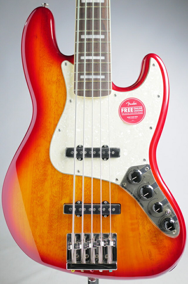 Classic Vibe Active ’70s Jazz Bass Vは、1970年代のファンキーなトーンを定義づけたFender Jazz Bassにインスピレーションを受け、ヴィンテージなルックスと現代的なパフォーマンスを融合した画期的な製品となっております。 5弦仕様の本製品には、FenderデザインのアルニコNoiseless J Bassピックアップが2基搭載されており、パンチのあるハムノイズを排除したクリアなサウンドを実現！また、9ボルトのプリアンプには、ボリューム、ピックアップブレンド、トレブルとベースのブースト、アクティブ／パッシブ切替のトグルスイッチといった、あらゆる音作りを可能にするコントロールが備わっています。 その他、豊かなレゾナンスを生むHiMassブリッジ、ブロックインレイ入りの存在感あるバインディング指板、高級感のあるニッケルメッキハードウェア、そしてヴィンテージ感あふれるグロス仕上げのネックなど、魅力的なディテールを多数搭載しています。 特長 ・Fenderが設計したアルニコNoiseless? J Bass?ピックアップを搭載 ・ボリューム、トーン、ピックアップブレンド、トレブル/ ベースブーストをコントロールする9ボルト駆動のプリアンプ ・アクティブ/ パッシブスイッチ ・HiMass? ブリッジ ・ヴィンテージの風合いに加工されたグロスネックフィニッシュ ・ニッケルプレートハードウェア装備 Body：Poplar Neck：Maple / "C" Shape Fingerboard : Maple / 20F / 9.5R Nut Width : 47.6 mm Bridge : HiMass Pick up : Fender Designed Alnico Noiseless Pick guard：3-Ply Parchment Scale Length : 864mm(34inch) Case：オリジナルソフトケース関連商品エレキベース Squier by Fender Classic Vib...エレキベース YAMAHA ヤマハ TRBX605FM (NS) 《三...85,800円85,800円エレキベース YAMAHA ヤマハ TRBX605FM (CMB) 《...エレキベース YAMAHA ヤマハ TRBX605FM (MAM) 《...85,800円85,800円エレキベース Squier by Fender FSR Classic...エレキベース Bacchus バッカス WL4-STD / RSM /...82,500円88,000円エレキベース Bacchus バッカス WL4-STD / RSM /...エレキベース Bacchus バッカス WL4-STD / RSM /...88,000円88,000円エレキベース Bacchus バッカス WL4-STD / RSM /...エレキベース Bacchus バッカス WL4-STD / RSM /...88,000円88,000円
