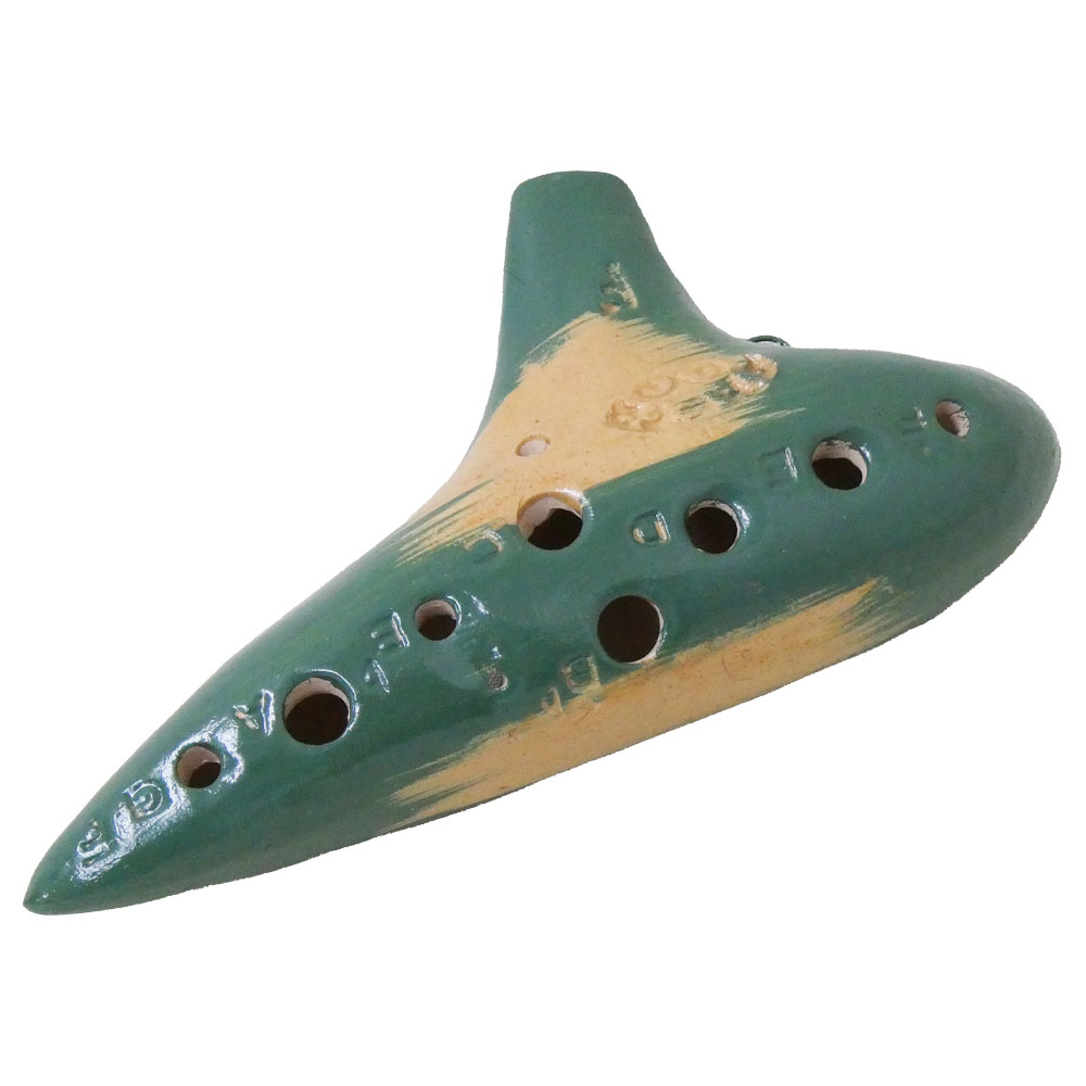 キー（調性）の特性もあり、落ち着いた音色。長く手に持っていても疲れにくく、指孔の間隔も広すぎず狭すぎずスムースに運指操作しやすいことから、初心者におすすめの器種です。 品番：T-2F 調性：ソプラノ F調（ヘ調）、基音 F アケタオカリーナは、同器種であっても一つ一つに個性があり、完全に同じものはございません。手作りによる個性をどうぞお楽しみください。 アケタオカリーナは陶器製のため、強い衝撃などを与えると破損する恐れがあります。お取り扱いには十分ご注意ください。 関連商品Jiegle Pla Triple AC ジーグル プラスチックオカリ...オオサワ オカリナ iシリーズ プラスチック製 アルト C調 空色 P...13,200円3,080円オオサワ オカリナ iシリーズ プラスチック製 アルト C調 桃色 P...オオサワ オカリナ iシリーズ プラスチック製 アルト C調 向日葵色...3,025円3,080円NIGHT by Noble ナイト オカリナ プラスチック製 AC ...ZIN Z-B-プラAC ボタン式 プラスチックオカリナ アイボリー...4,400円4,400円YAMAHA ヤマハ CL-4C B♭クラリネット用 マウスピース リ...【2箱セット】 Vandoren トラディショナル 【硬さ:3.0】 ...8,800円8,800円KORG トランペット や トロンボーン に特化した クリップ型 チュ...Mini Max Stool 【ブラック】伸縮可能スツール 専用クッシ...8,690円8,360円アケタ オカリーナ T-2F コルネチーノ ソプラノ F調 グリーン