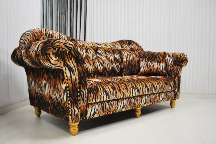 アウトレット 送料無料 新品 ラグジュアリー モダン 3人掛けソファー チェスターフィールド調 エレガント アニマル柄 虎 タイガー 組立式 ファブリック 布地 布製 3Pソファー トリプルソファー 三人掛け リビング 家具 オシャレ ミキインテリア