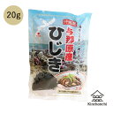 美ら海で育ったミネラル分たっぷりの海の恵み与那原産　乾燥ひじき海藻は海のミネラルをたっぷりと吸収し、美味しいだけでなく栄養価にも富んだ海藻です。 関連商品はこちら沖縄産アーサ(伊是名村産)（10g）アーサ...550円【送料無料】沖縄産アーサ(伊是名村産)...5,000円【送料無料】沖縄産アーサ(伊是名村産)...8,800円沖縄産アーサ（25g）アーサ　アオサ　海藻700円【送料無料】沖縄産アーサ（25g×15個）...10,000円もずくの佃煮（130g）400円沖縄のもずく（塩蔵）500g　フコイダン ...600円沖縄産天然もずく（塩蔵）【1kg】1,180円もずくの佃煮（130g×8）3,100円もずくうどん（つゆ無し）伊平屋産もず...460円