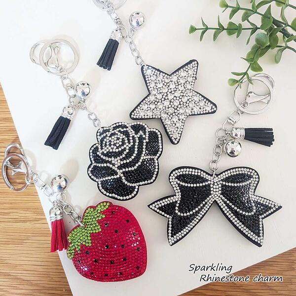 キーホルダー バックチャーム レディース バラ イチゴ 星 リボン 革 布 可愛い ラインストーン キラキ..