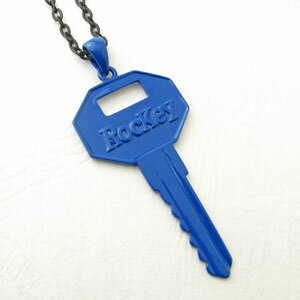 ネックレス 原色 ビビットカラー 鍵 キーデザイン『RocKey』トップマットBKチェーン カジュアルネックレス5色から選んでね KN19000-19004