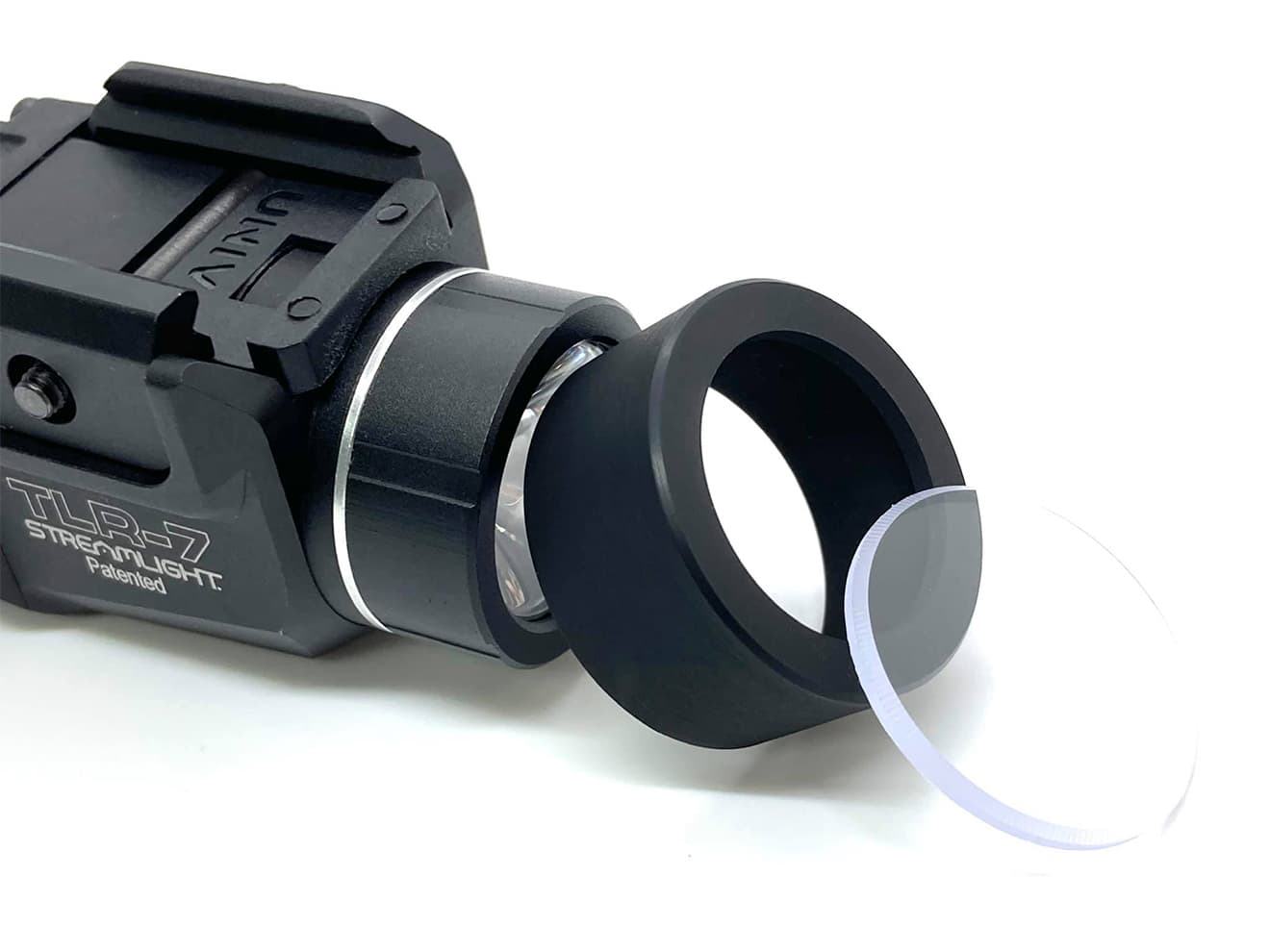 ミリタリーベースのHUGGER Streamlight TLR-7用 レンズプロテクター◆ストリームライト TLR-7対応 レンズ破損対策 1.5mm厚 薄くて丈夫 近接戦闘に｜アングル3
